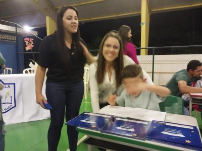 Noite de Autógrafos dos alunos do Jardim 2 da Escola Aluísio Maier foi um verdadeiro sucesso